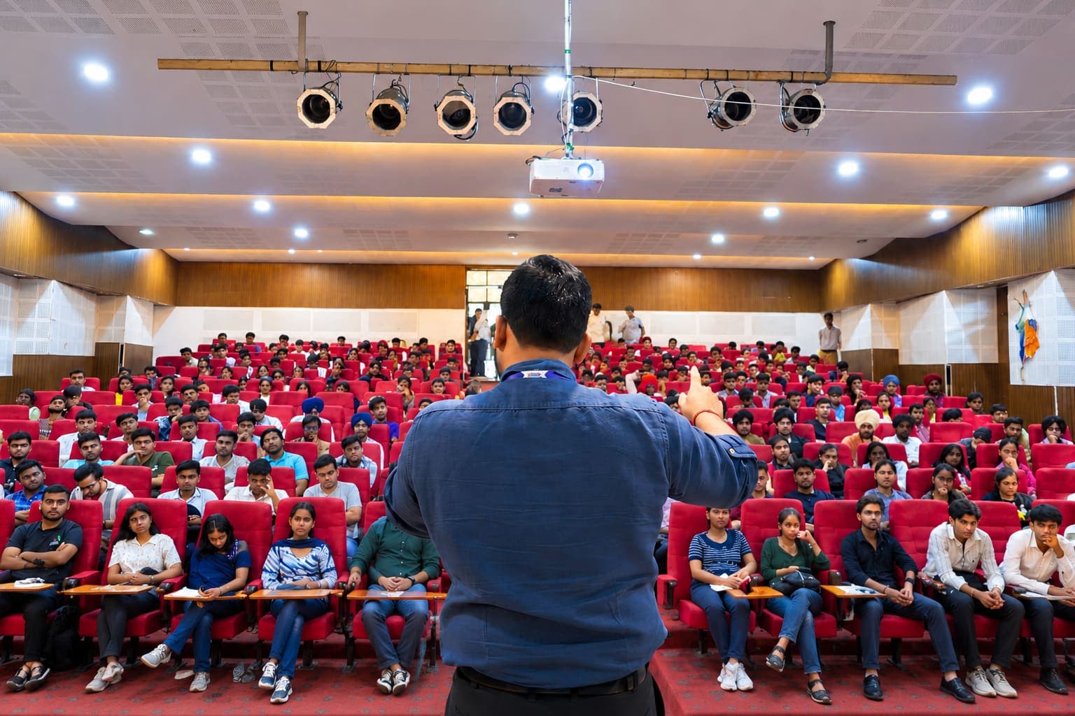 Career talk with college students